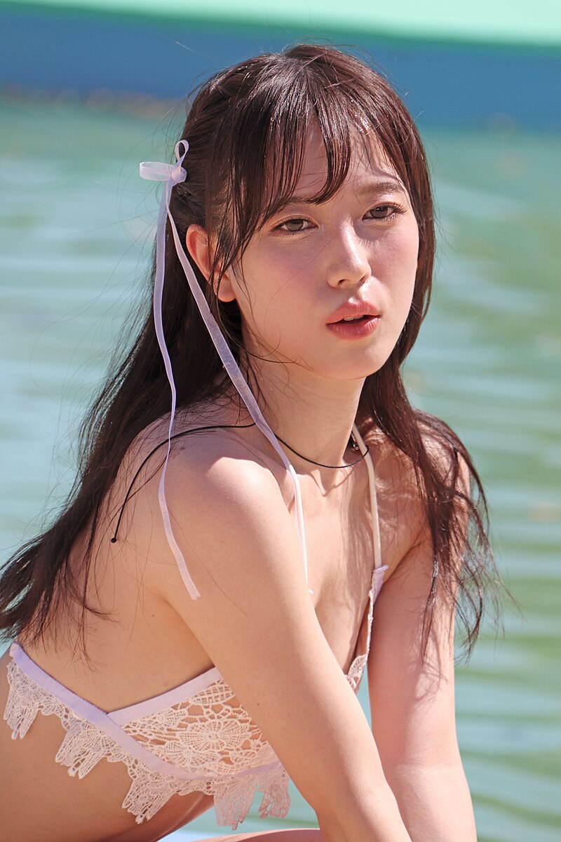 小湊よつ葉は元アイドルの井上理香子でフェアリーズ時代の画像集で身バレ！ - 夢の世界へようこそ