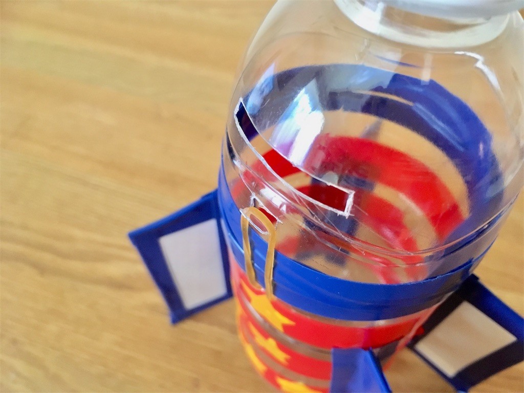 小学生の工作にも「プロペラが回る！飛行機の貯金箱」作り方ぬくもり