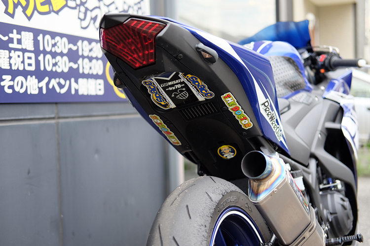 車のステッカーをきれいに貼る方法！はがし方もあわせて解説