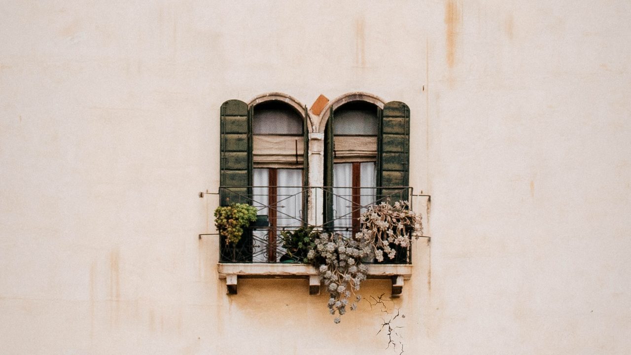 おすすめ!商用フリー素材の女性イラストは?櫻井圭子の女性起業家のためのWEBマーケティングとデザイン事務所ブロッサムデザイン