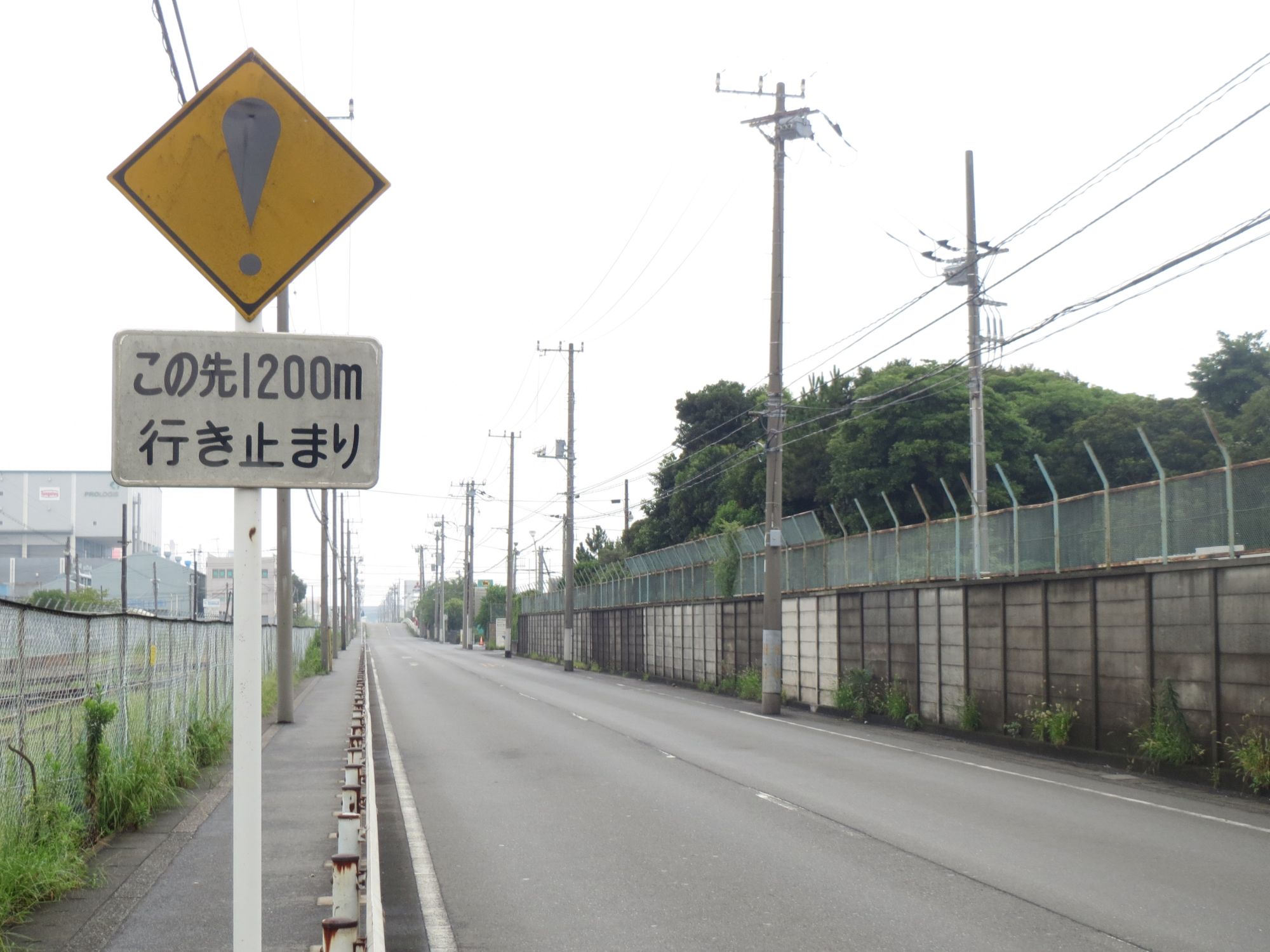 イラスト看板「この先行き止まり」小サイズ 45cm×30cm取付穴4ヶ所あり 表示板公式看板ショップ