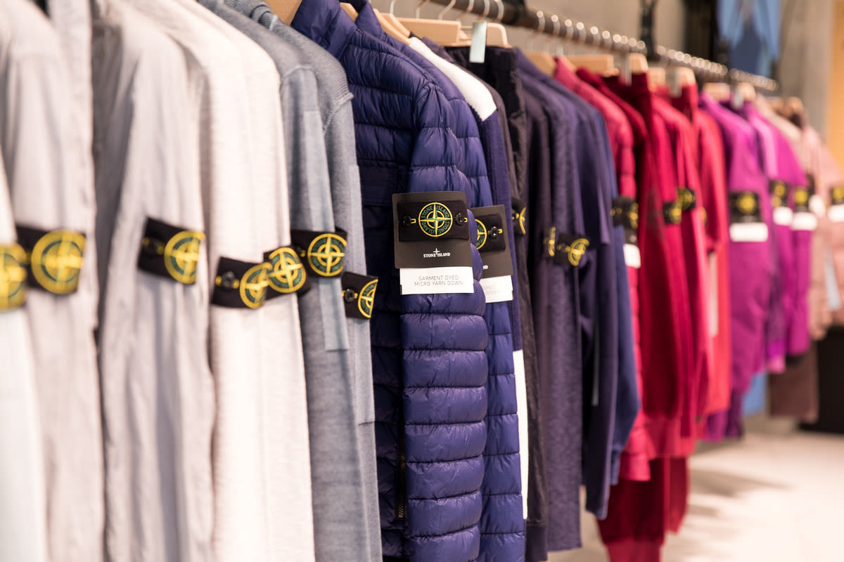 コンパス矢印ブランド モダンなベクトルのロゴ デザイン シンボルPremiumベクトル素材