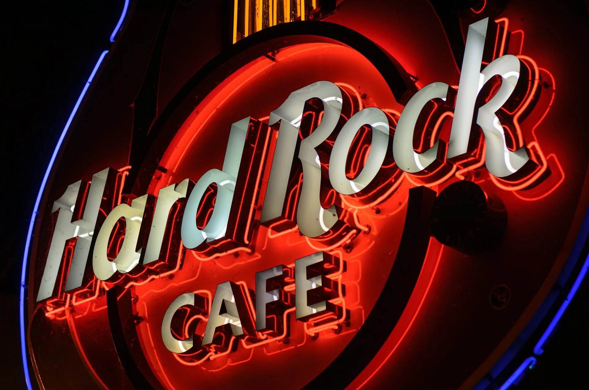 Hard Rock CAFE ピンズ ハードロックカフェ CLIFF JOHNSONの通販サイトピンズ屋