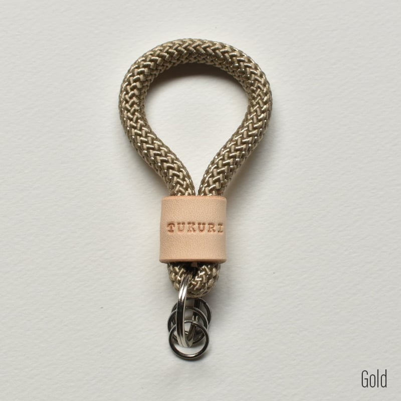 セリア バッグチャームについている「パラコードキーホルダー」を作ってみましたLEE