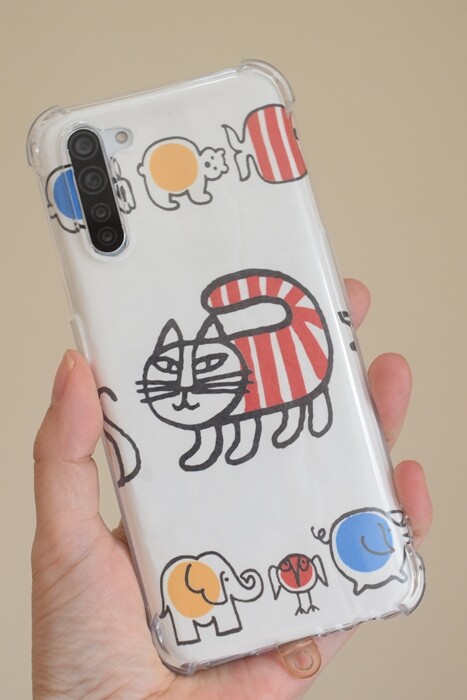 推しを推すスマホケース」の作り方。透明なiPhoneケースにトレカ・ステッカーを挟む簡単アレンジから上級者向けまで！推し活がもっと楽しくな