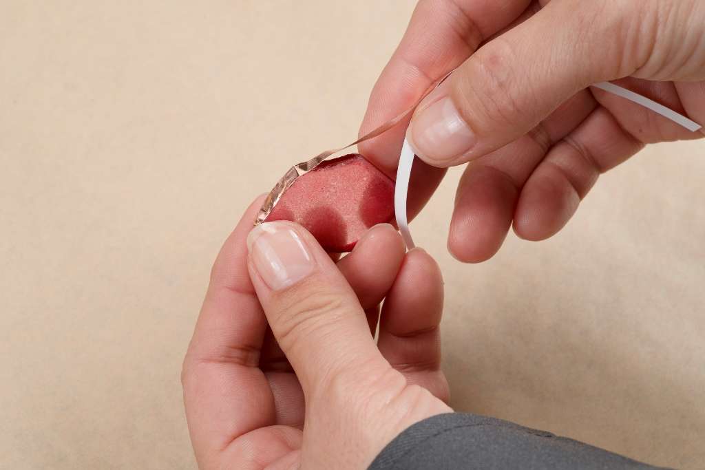 真鍮の材料を彫金で加工してオシャレなピアススタンドを作る