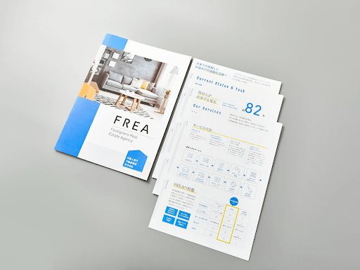 二つ折りA4仕上がりパンフレットおしゃれの無料デザインテンプレート印刷のラクスル