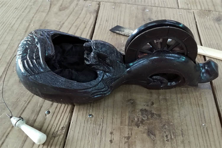 墨つぼの使い方をご紹介！ 真っ直ぐな墨線を引く大工道具 - DIYレシピ情報サイトtsukuroもっと by motto studio