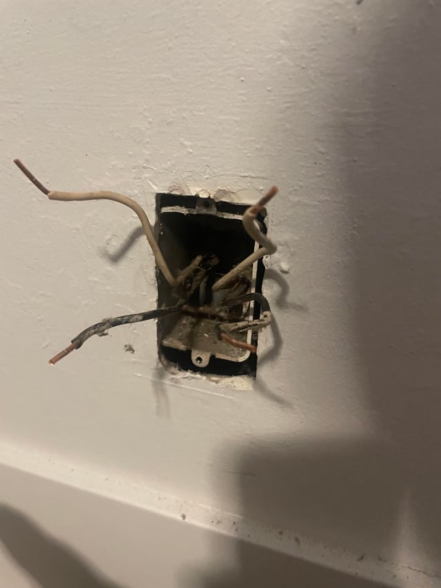 第２種電気工事士 接地側 白 と非接地側 黒 電源線とは