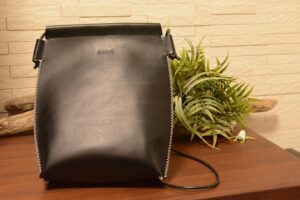 アウトドアでも使える！スマホがすっぽりおさまるレザーサコッシュをDIY自作・DIYBE-PAL キャンプ、アウトドア、自然派生活の情報源ビーパル