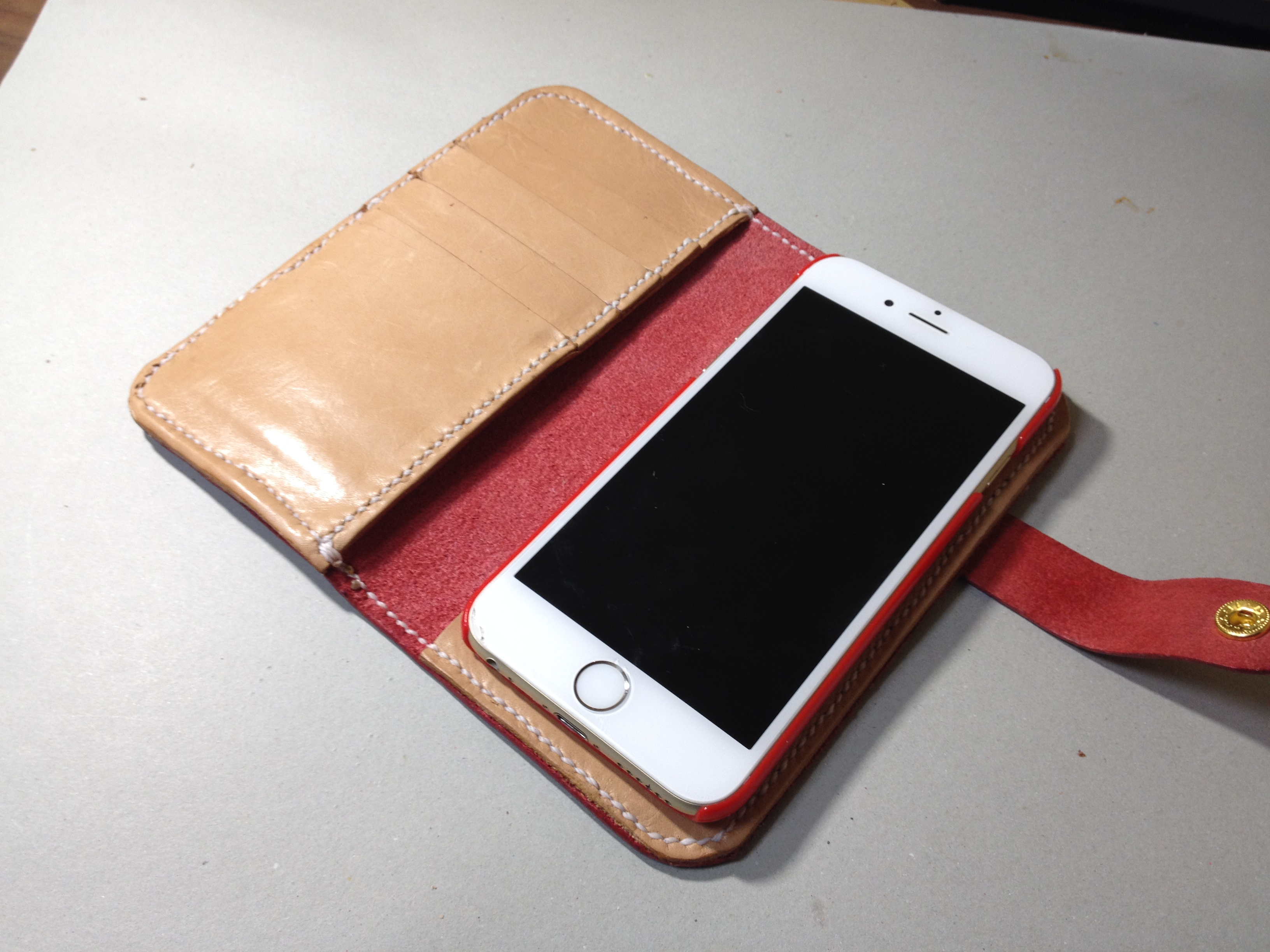 革製の「手帳型スマホケース」と「ストラップ」を手作りof nou