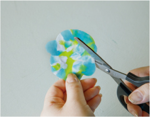 ペットボトルキャップを再利用！アイロンでカラフルな作品を工作しよう保育士を応援する情報サイト 保育と暮らしをすこやかに ほいくらし