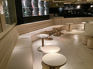 明確なコンセプトが集客のヒミツ！待機中のドリンク飲み放題♪ 丸の内｜バニラ求人で高収入バイト