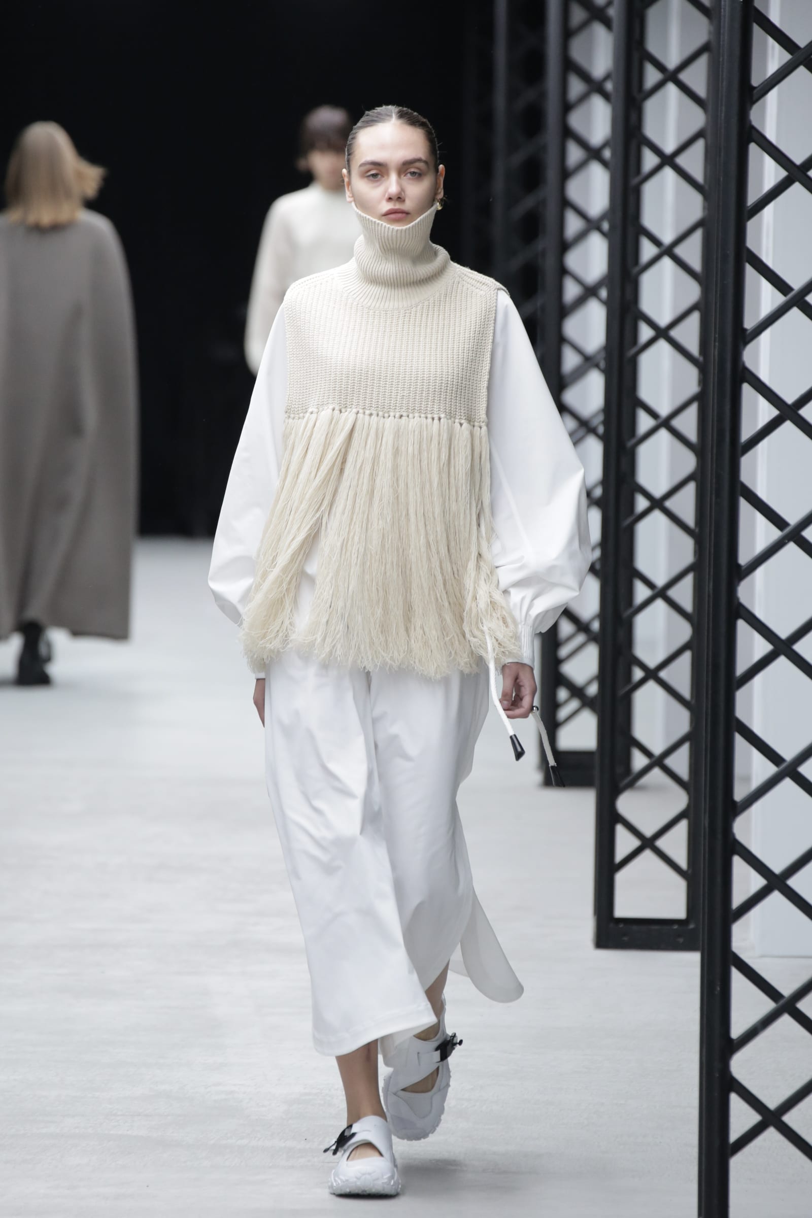 1,042 Hanae Mori