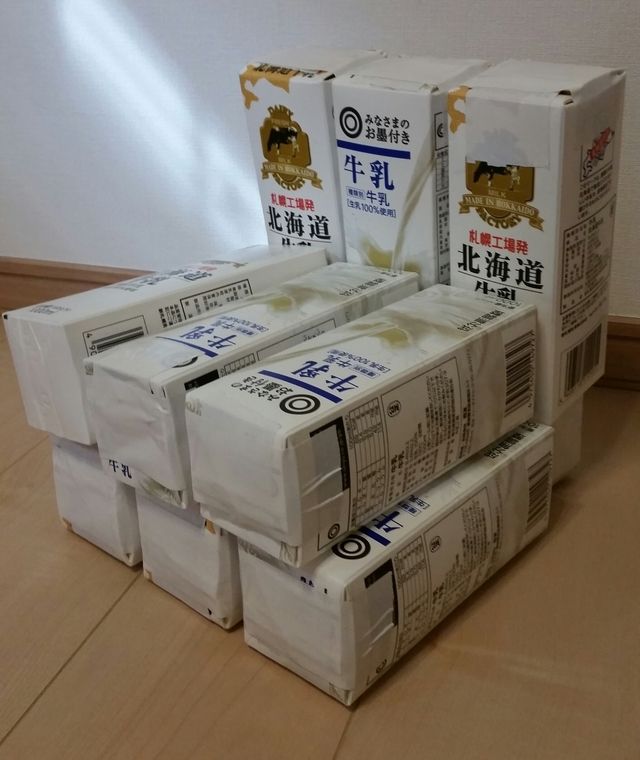 牛乳パックで イスを作る