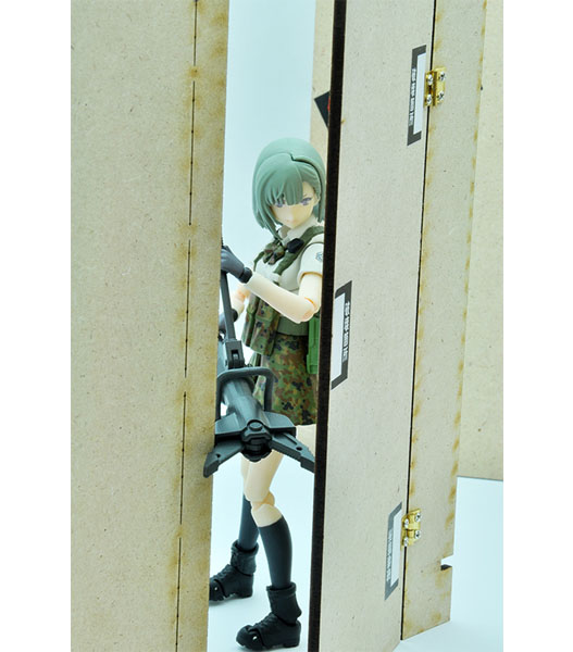 IDOとトミーがプリペイド携帯電話をオモチャ屋で販売