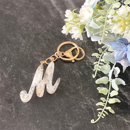 28 件の「イニシャルレジン」のアイデアを今すぐ保存レジン、イニシャル、レジンアクセサリー など