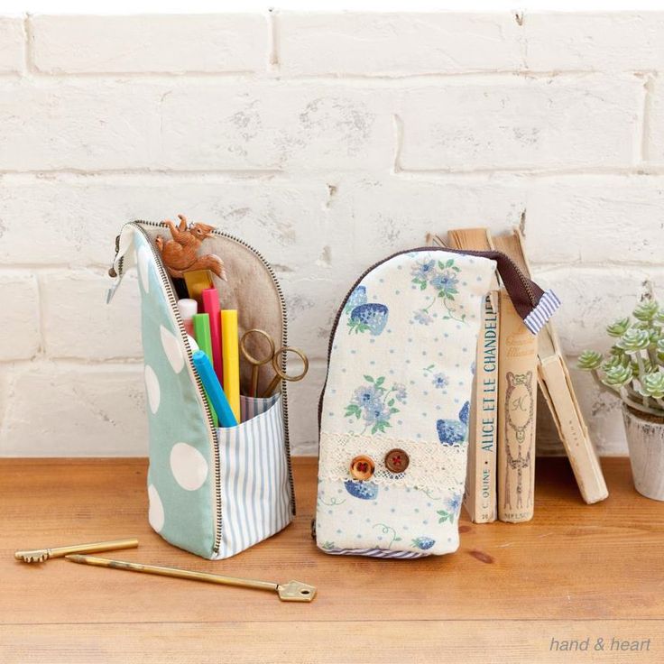 マスク作りの合間に、マチが三角のペンケースのんびりにっこりハンドメイド