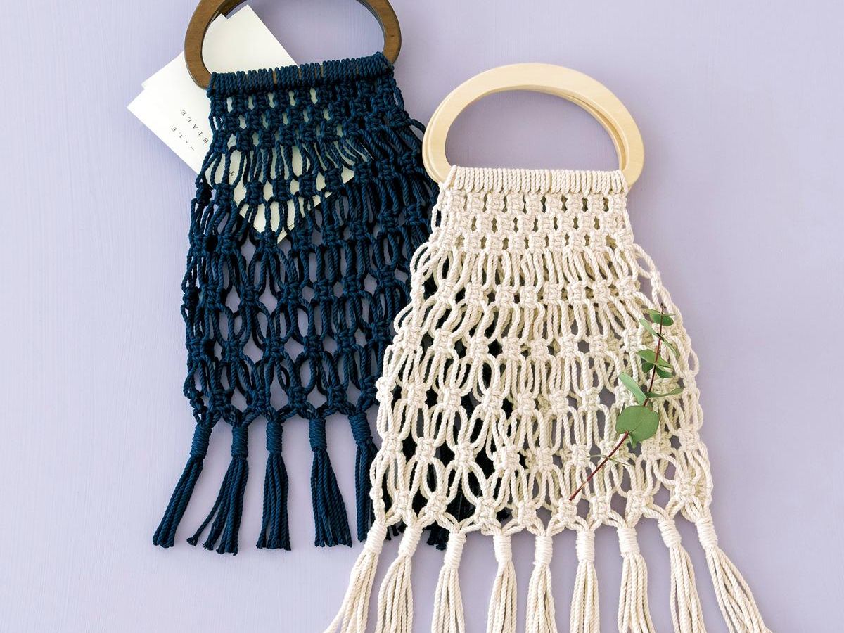 𝙃𝙤𝙬 𝙩𝙤 𝙢𝙖𝙘𝙧𝙖𝙢𝙚 𝙨𝙝𝙤𝙪𝙡𝙙𝙚𝙧 𝙗𝙖𝙜 マクラメショルダーバッグの作り方𝙔𝙤𝙪𝙩𝙪𝙗𝙚で公開しました🤎 スマホがすっぽり入るサイズになってます. 興味のある方はどうぞ🙋‍♀️✨️ macramesalon bloomで検索🔎 You can watch how to make a macrame