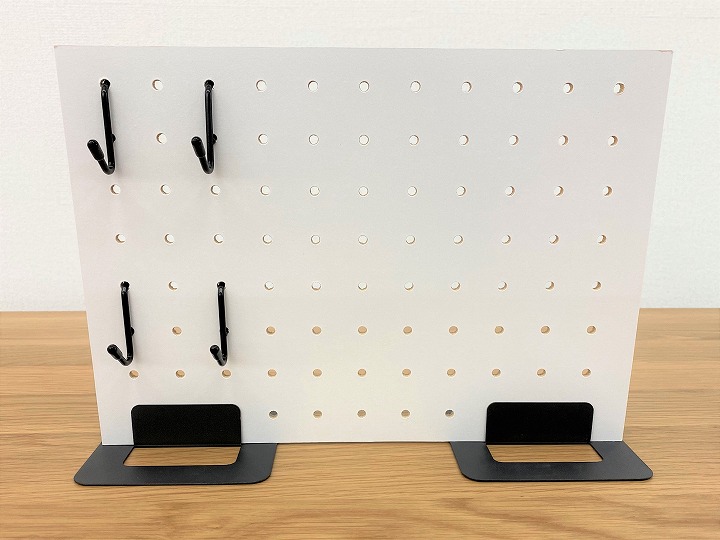 連載 セリアのＭＤＦパンチングボードを繋げて朝の支度コーナーに！folk