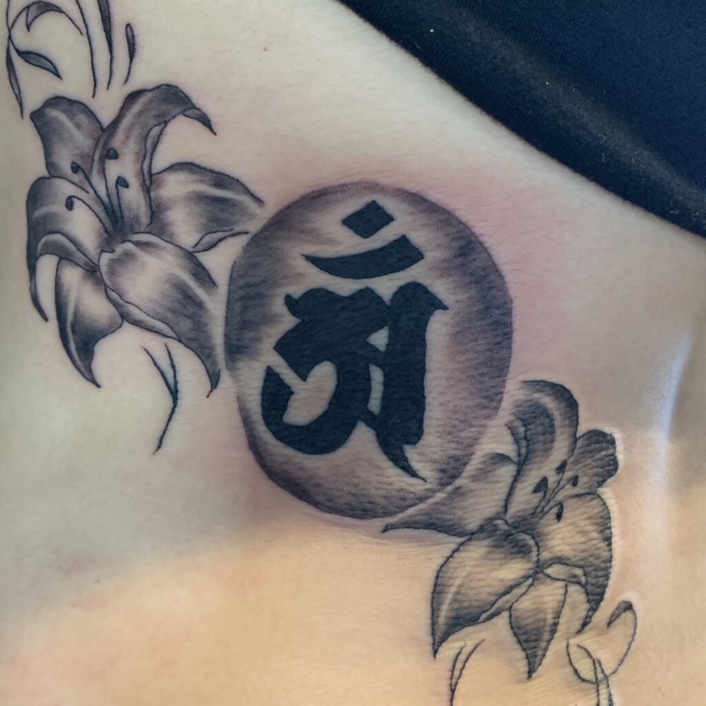 ホワイトアンドグレー タトゥーTikTok