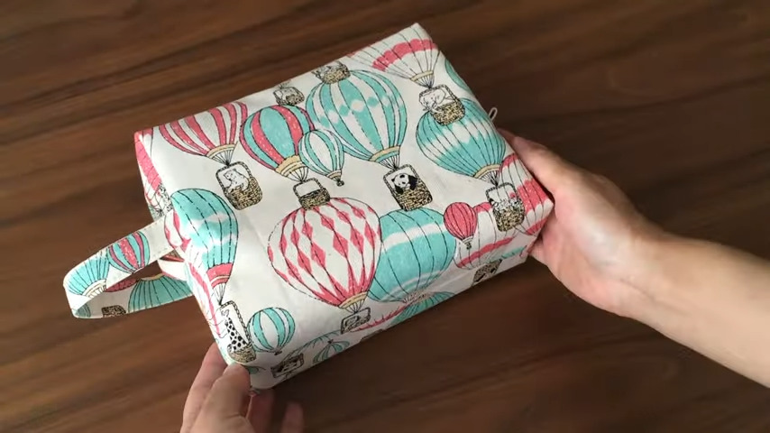 作りやすい 持ち手つき 大きめ ボックスポーチの作り方 収納ポーチ ナプキンポーチにも DIY BOXPOUCH