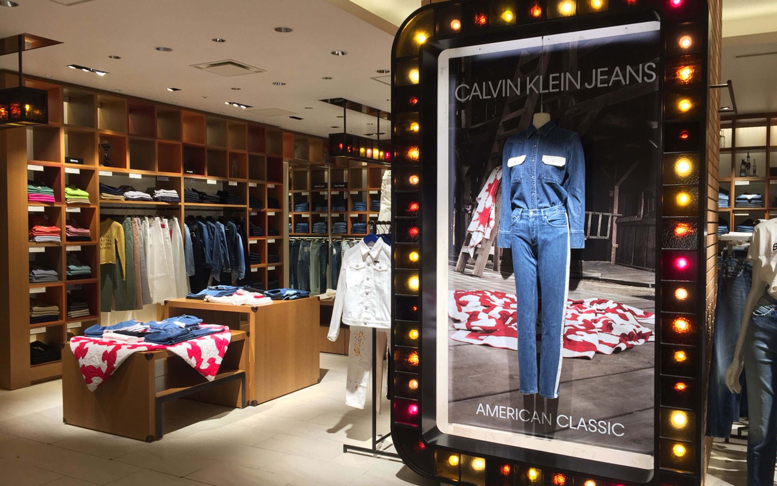 CALVIN KLEIN JEANS (カルバン・クライン