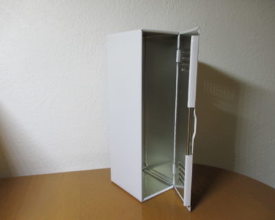 ファミレスや居酒屋さんで見かけるあのボタン﻿ガチャガチャ 各300円 ﻿ ﻿ ダイニングテーブルに置くと、ちょっとテンションが上がりました✨﻿ ﻿押すとピンポーンと音がなります。音は結構大きめで、はじめはビックリしました ！﻿ ﻿ ガチャガチャでは珍しい電池交換OK