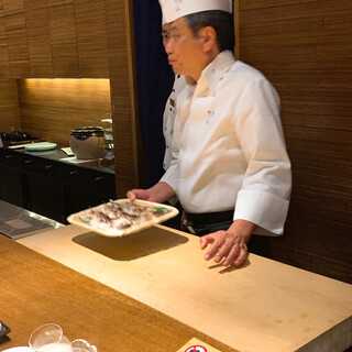 祇園 さゝ木 ささき」ミシュラン三つ星 京都を代表する一軒の割烹料理店 |