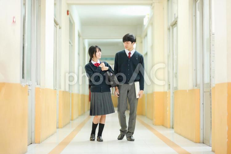 廊下を走るイラスト無料イラスト・フリー素材なら「イラストAC」