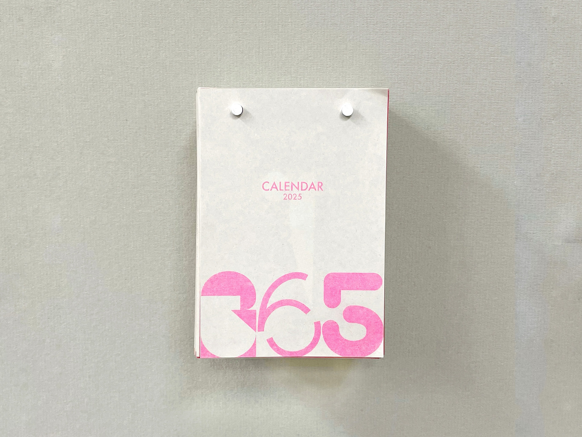 日めくりカレンダーは昔のもの？ そんなイメージを覆す、驚くほどスマートで見やすい『シンプルな日めくり』が新登場！ - 新日本カレンダー 株式会社のプレスリリース