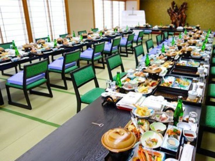 十和田湖/奥入瀬渓流での温泉旅館でピンクコンパニオン宴会|秋田県|ピンクコンパニオン旅行は【ピンコン】