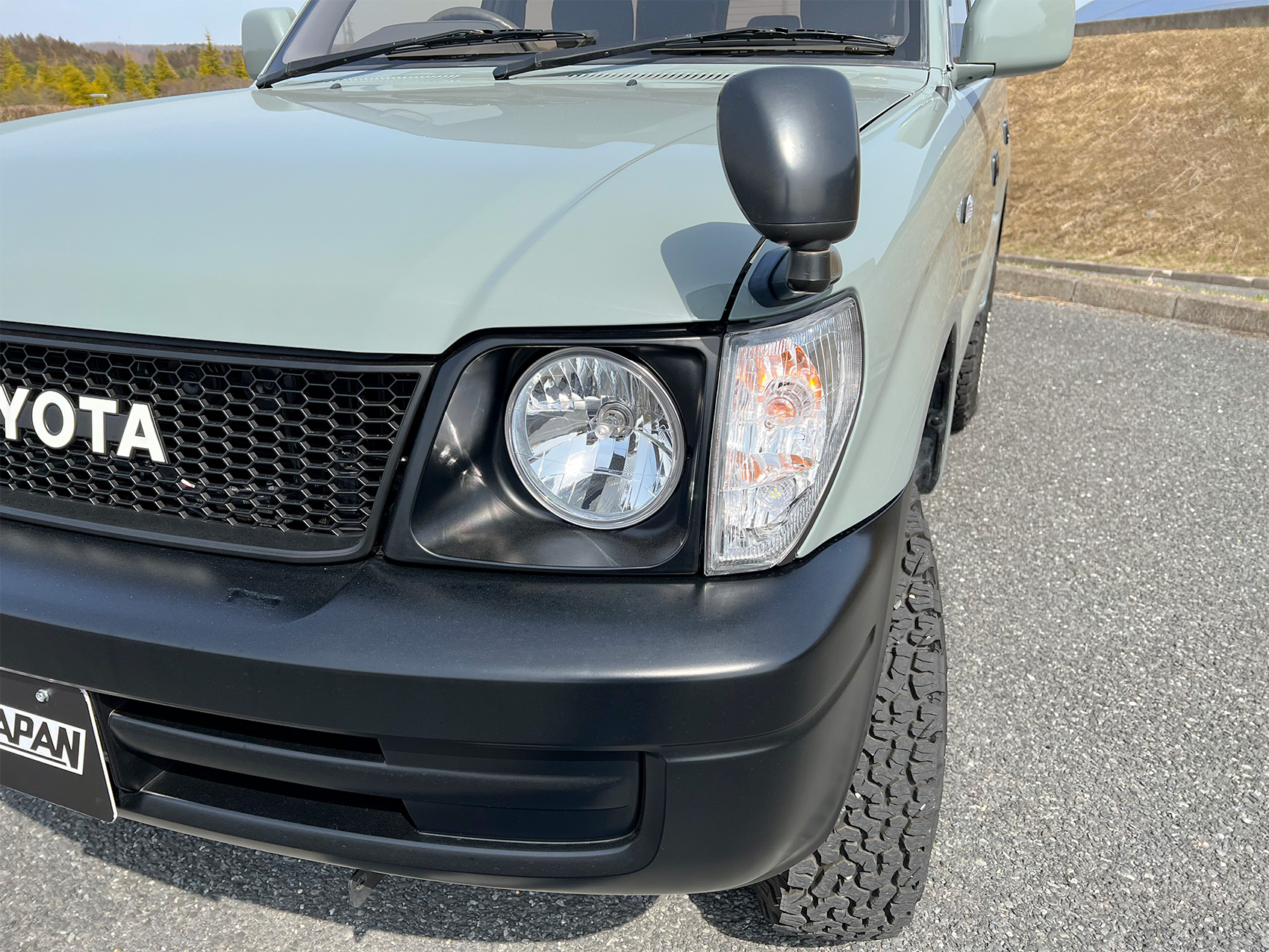 特別仕様車”ＧＬＡＭＰＥＲ”のアクアの試乗車が松山中央店にありますよ