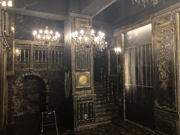 ゴシック調な雰囲気の渡り廊下目白Gallery-O５格安のレンタル撮影スタジオ