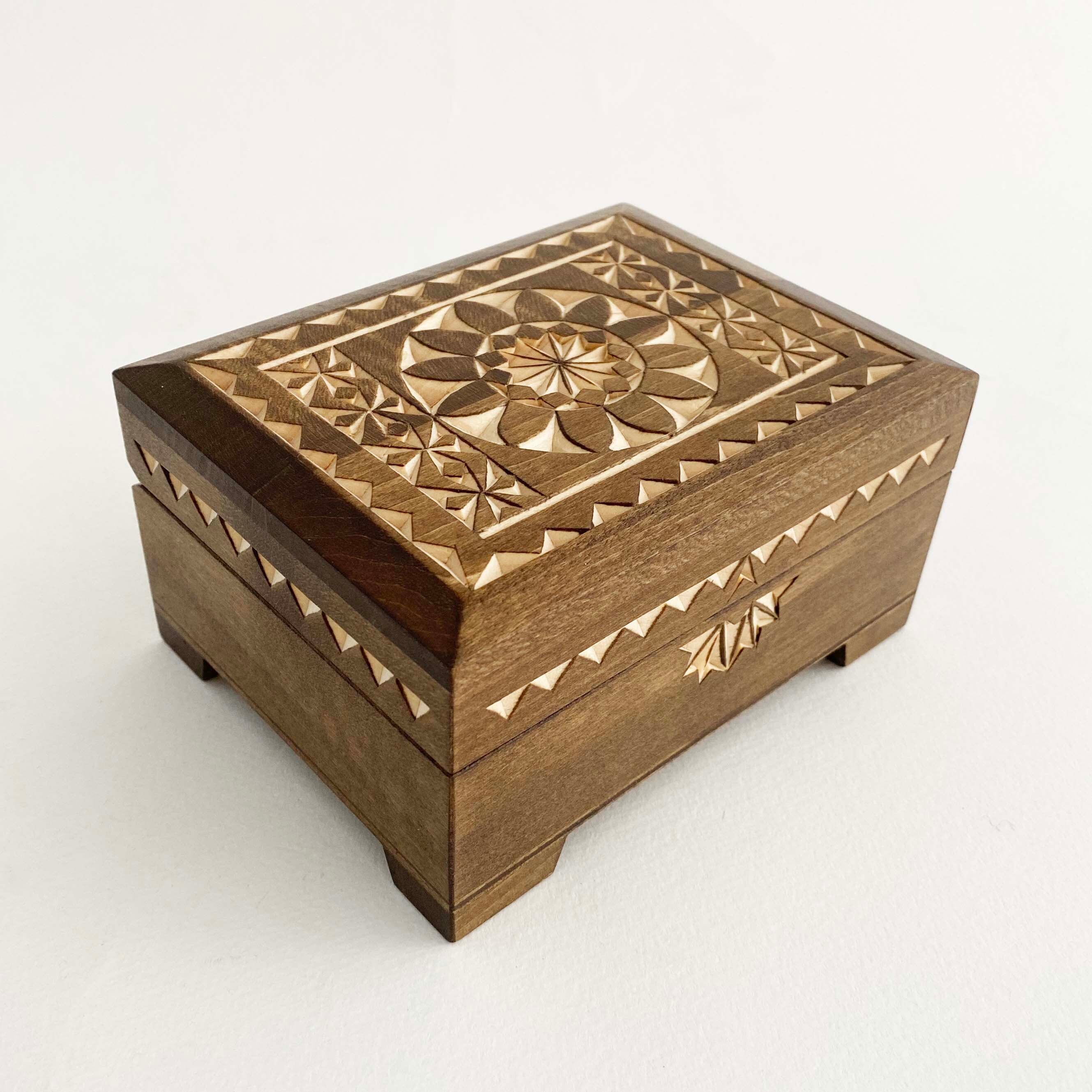 手作りならデザインも大きさも自由自在！収納やディスプレイに便利な木箱RoomClip mag暮らしとインテリアのwebマガジン