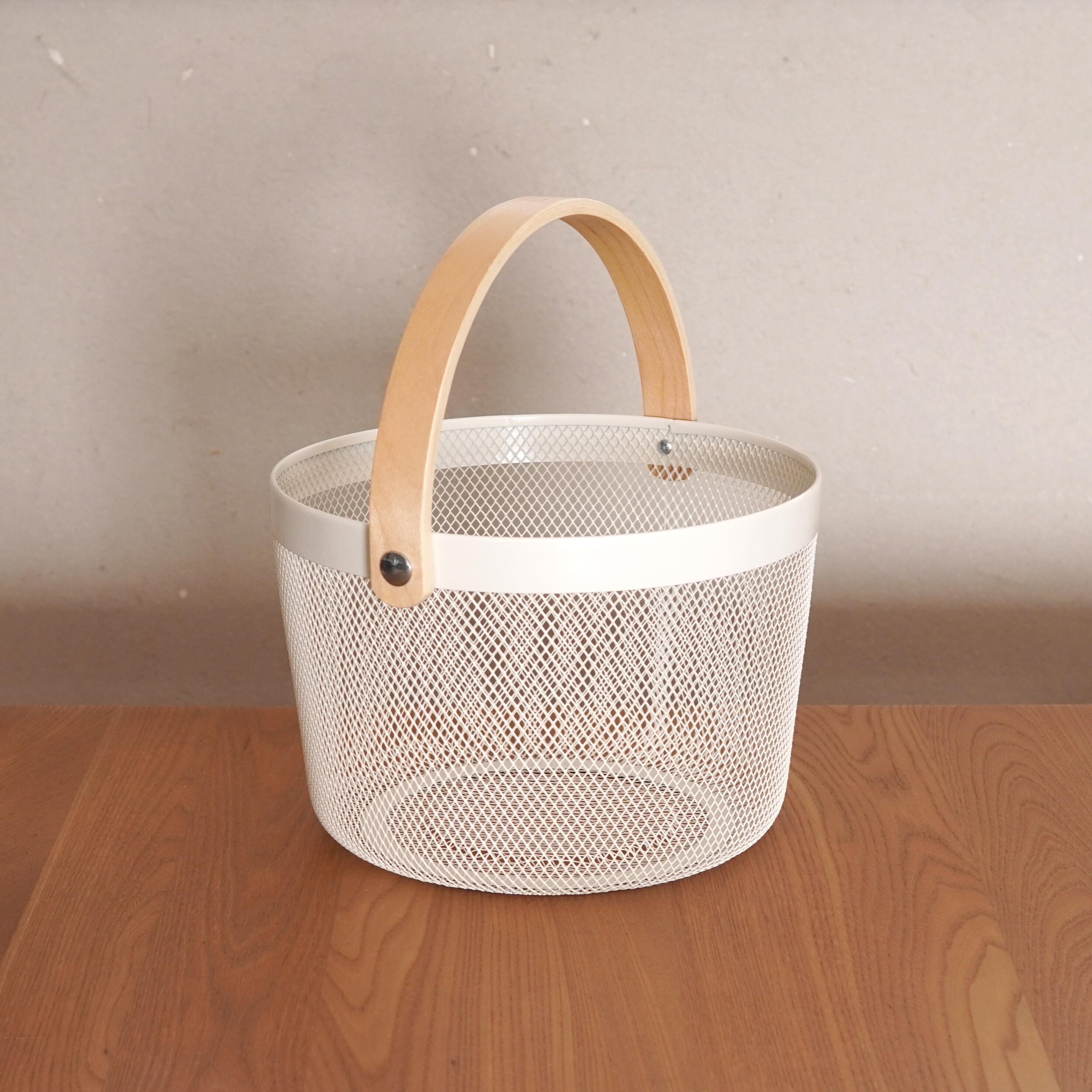 ダイソー 積み重ねできる「ワイヤーバスケット」活用アイデア7！ キッチン戸棚に最適スーパーマーケットファン