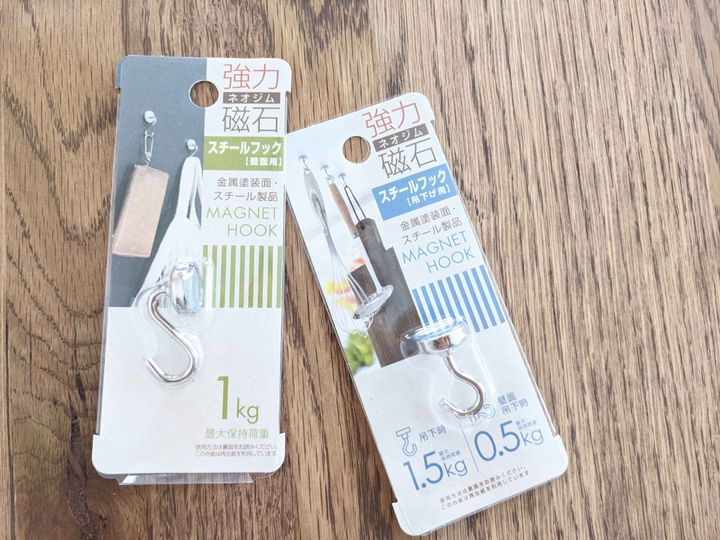 100均の『強力回転フック』が許容荷重2kgで180度回転フックで便利！買てみた