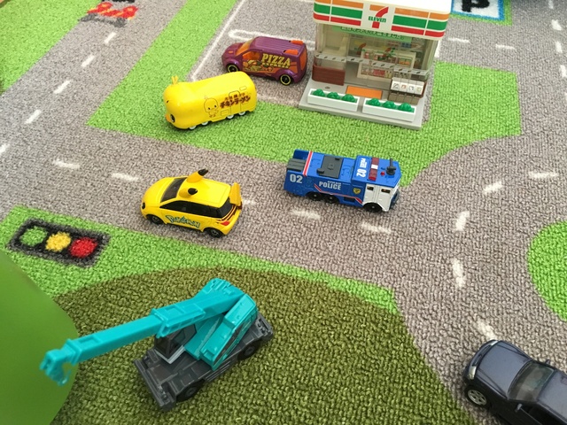 まったりハンドメイド 手作りトミカタウンつくってみたよ！ - YouTube