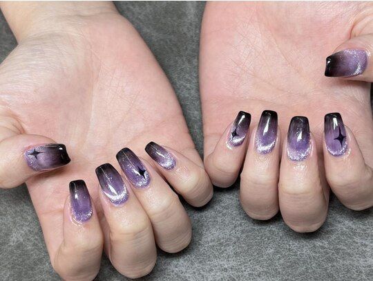 ️10本長さだし シルバーグラデ×紫マグネット 暗めの紫を重ね塗りして 奥行きマグネットKURELLY所属・Nail SalonKURELLYのネイルデザイン 20230302215031 ミニモ