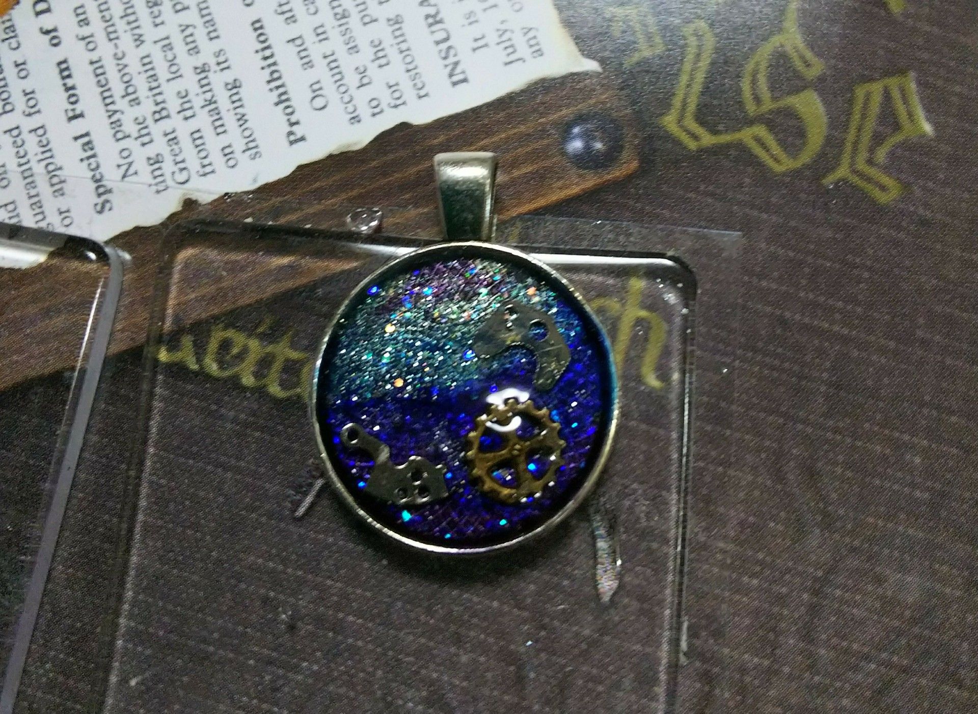 レジンで宇宙塗りのヘアアクセサリーの作り方☆星空ヘアゴム ヘアクリップ