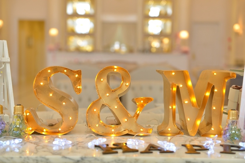 100均アイテムで簡単！おしゃれなマーキーライトの作り方