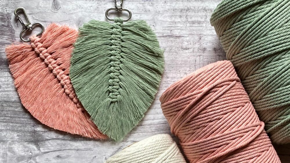 セリアでマクラメのレシピつき材料を見つけました。HanaBiBiのあみあみ手芸部ブログ