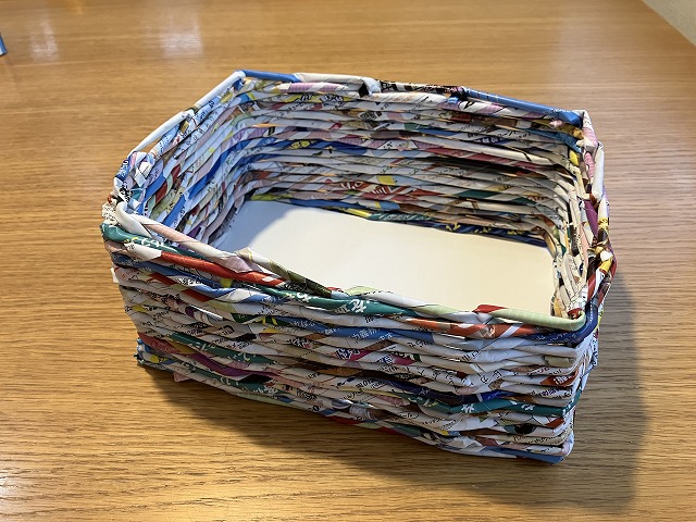 チラシで作るカゴ 作り方 その①