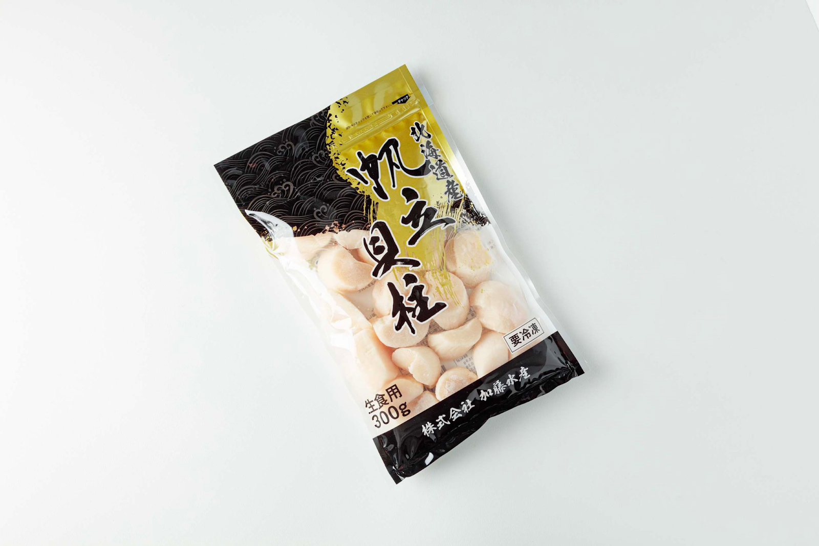 先日、「なんか、ちがう。, キモチをつなぐパッケージデザイン展」に, 行って参りました！, 展示物を見ながら自分の感覚で,「なんかスキ」と「なんかモヤモヤ」の, 感じたキモチをシールで貼って投票する, 参加型の面白い企画をされていました。,容器文化ミュージアム自体初めて行きましたが、, 容器の歴史を動画で紹介していたり、, バーコードリーダーで読み込みながら身近な,