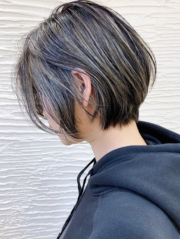 ショートヘアに細いハイライトで透明感を出す５つのポイント阿佐ヶ谷でショートヘアに特化した美容師 石井さんのショートヘアページ