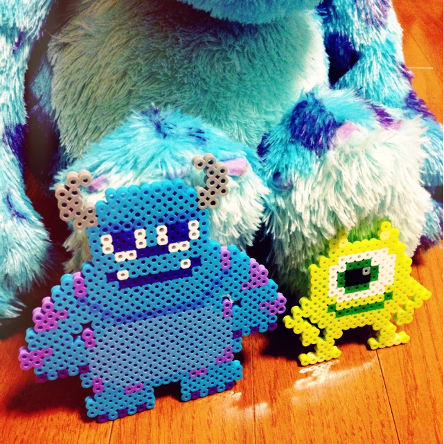 ディズニーガールズ アイロンビーズ図案 小さな花かごに入ったミニー、デイジー、クラリス