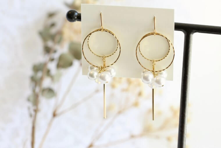 宇宙 ピアス 雫 金属アレルギー 樹脂ピアス イヤリング アクセサリー 星 蝶々 かわいい 大ぶり ゴールド ギフト プレゼント 女性 大きめ 紫ブルー ピンク ハンドメイドアクセサリー レジンアクセサリ