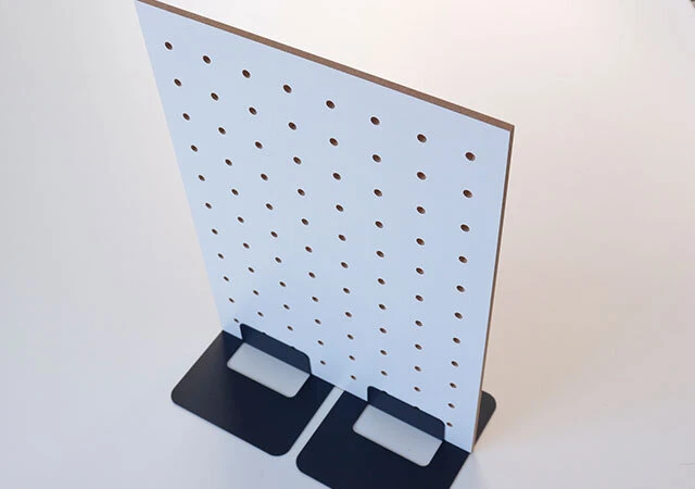 楽天市場 有孔ボード 卓上 収納 パンチングボード 自立式 多機能 デスクオーガナイザー ペン立て コンテナ 机上用 仕切り式 文房具 整理整頓小物入れ 化粧品収納 おしゃれ DIY 取付簡単 : 花福屋