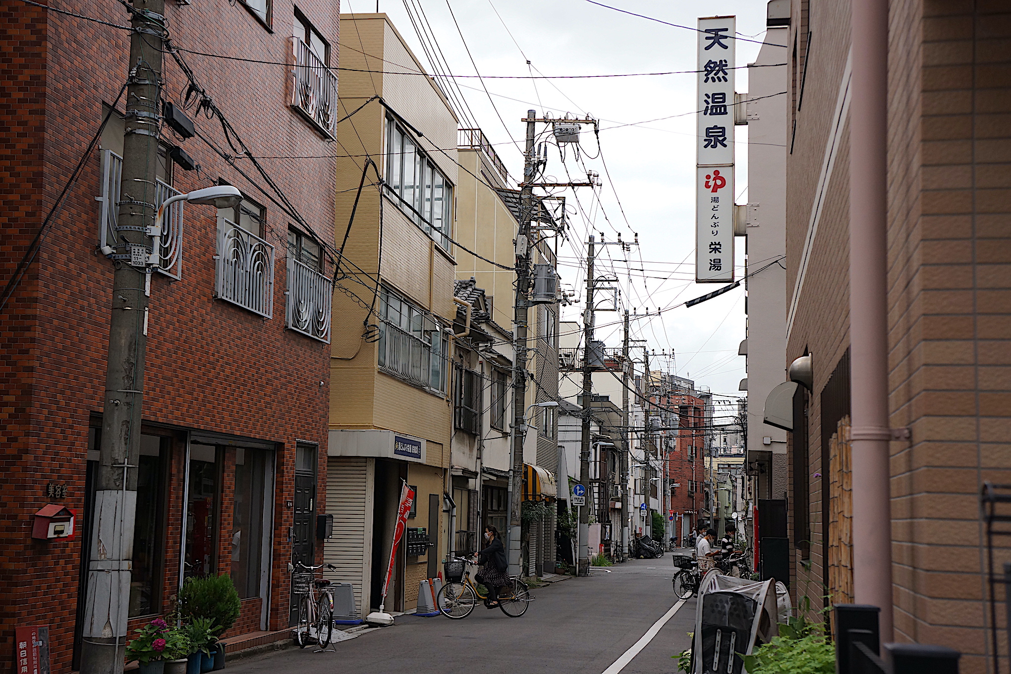 現代を生きる吉原」にフォーカス、元ソープ嬢の色街写真家・紅子さん 東京・千束のカストリ書房で写真展を開催 - zakzak：夕刊フジ公式サイト