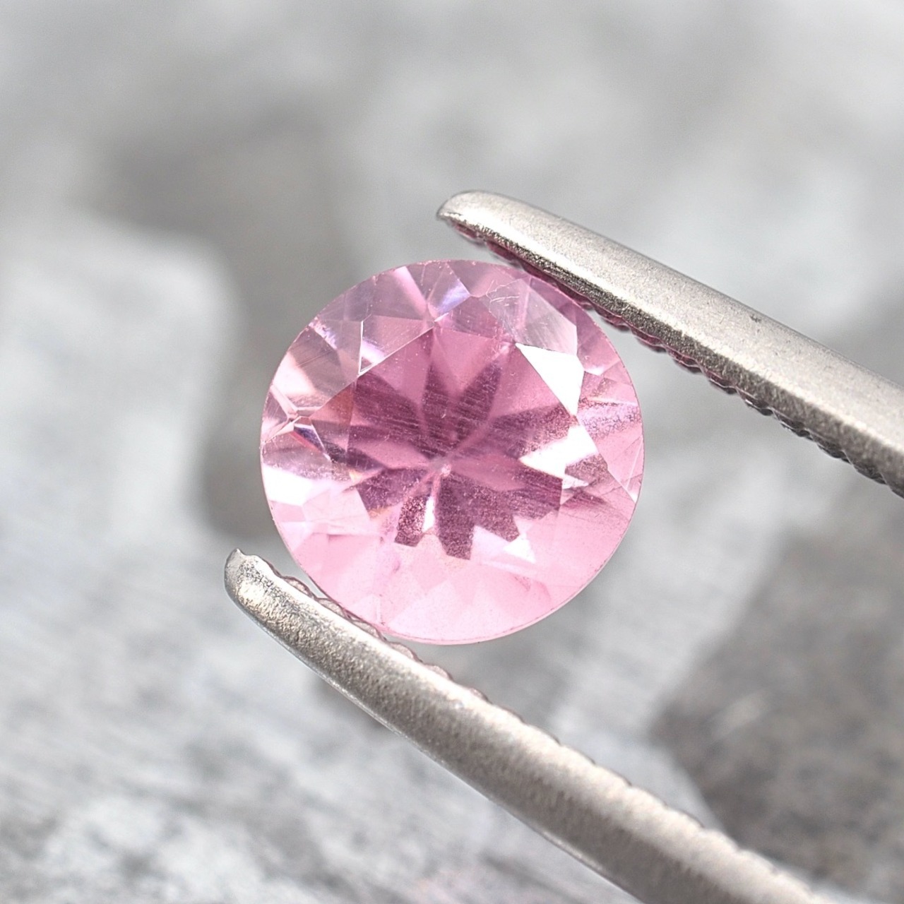 シルキーピンクスピネル タンザニア産 0.33ct 3.9×3.9mm前後天然石・パワーストーン通販 Pascle パスクル